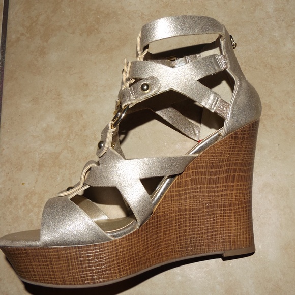 GUESS 5 1/2" WEDGE HEELS - Picture 3 of 4
